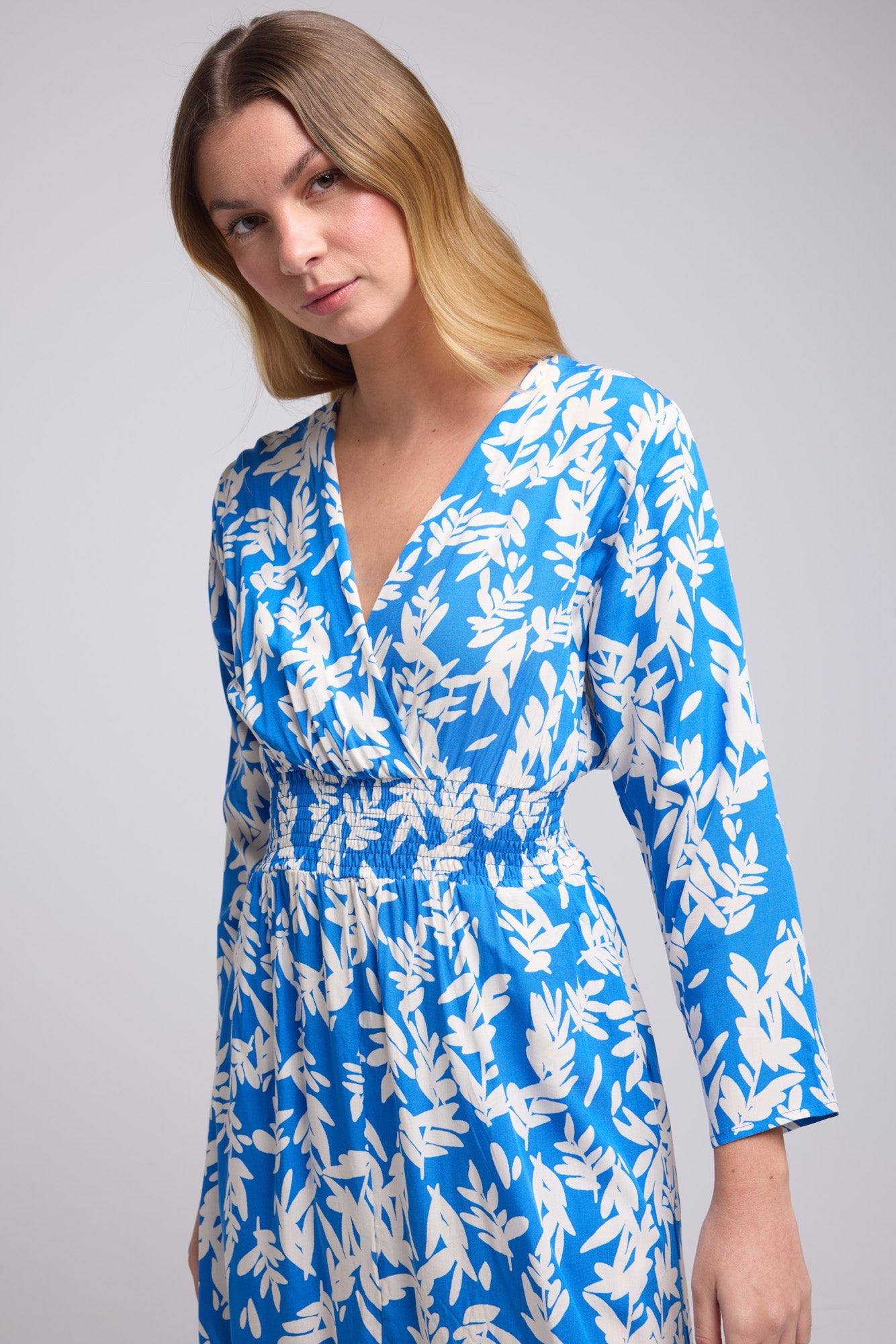 ROBE 63170/1428 FEUILLES BLEU