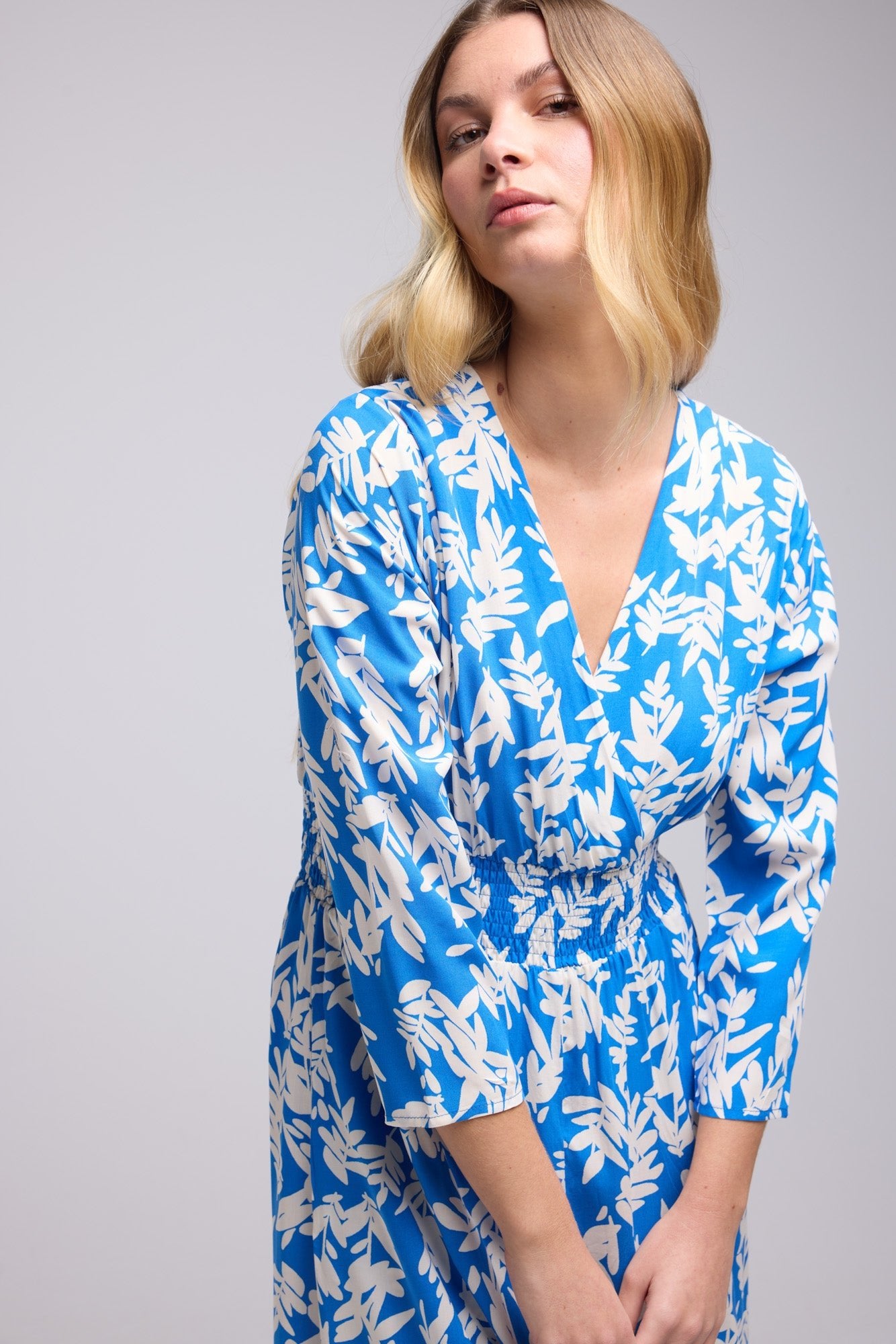 ROBE 63170/1428 FEUILLES BLEU